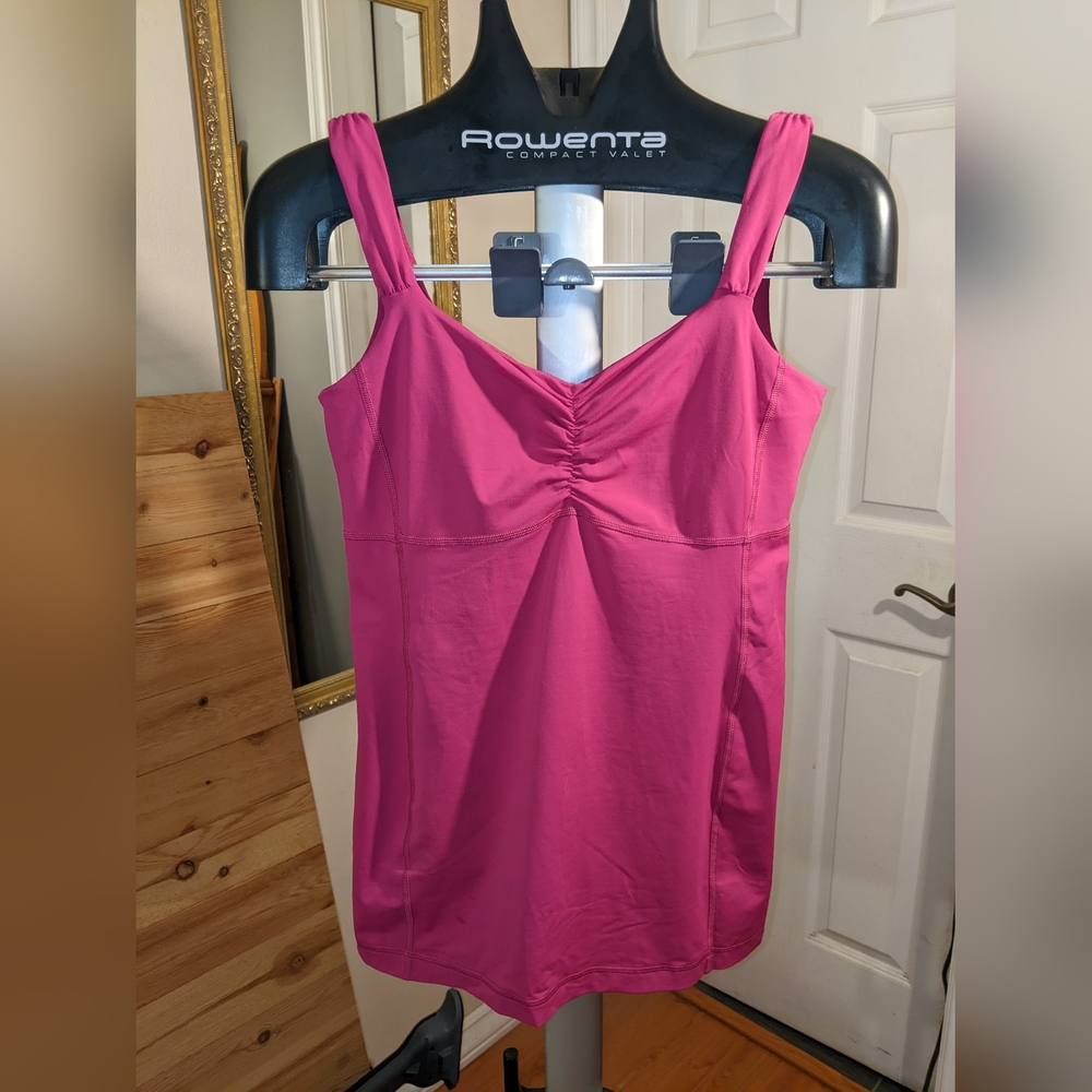 Lululemon magenta yoga top w/bralett